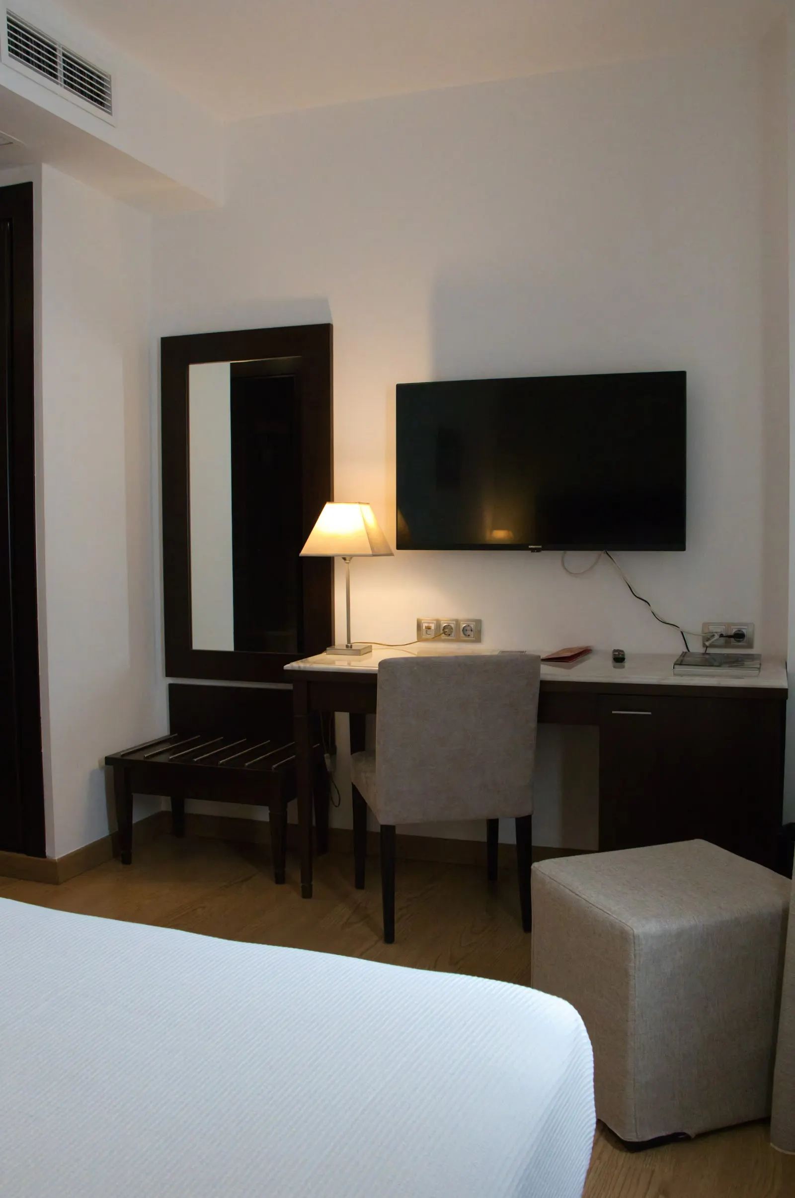Habitación individual con escritorio del Hotel Las Bóvedas
