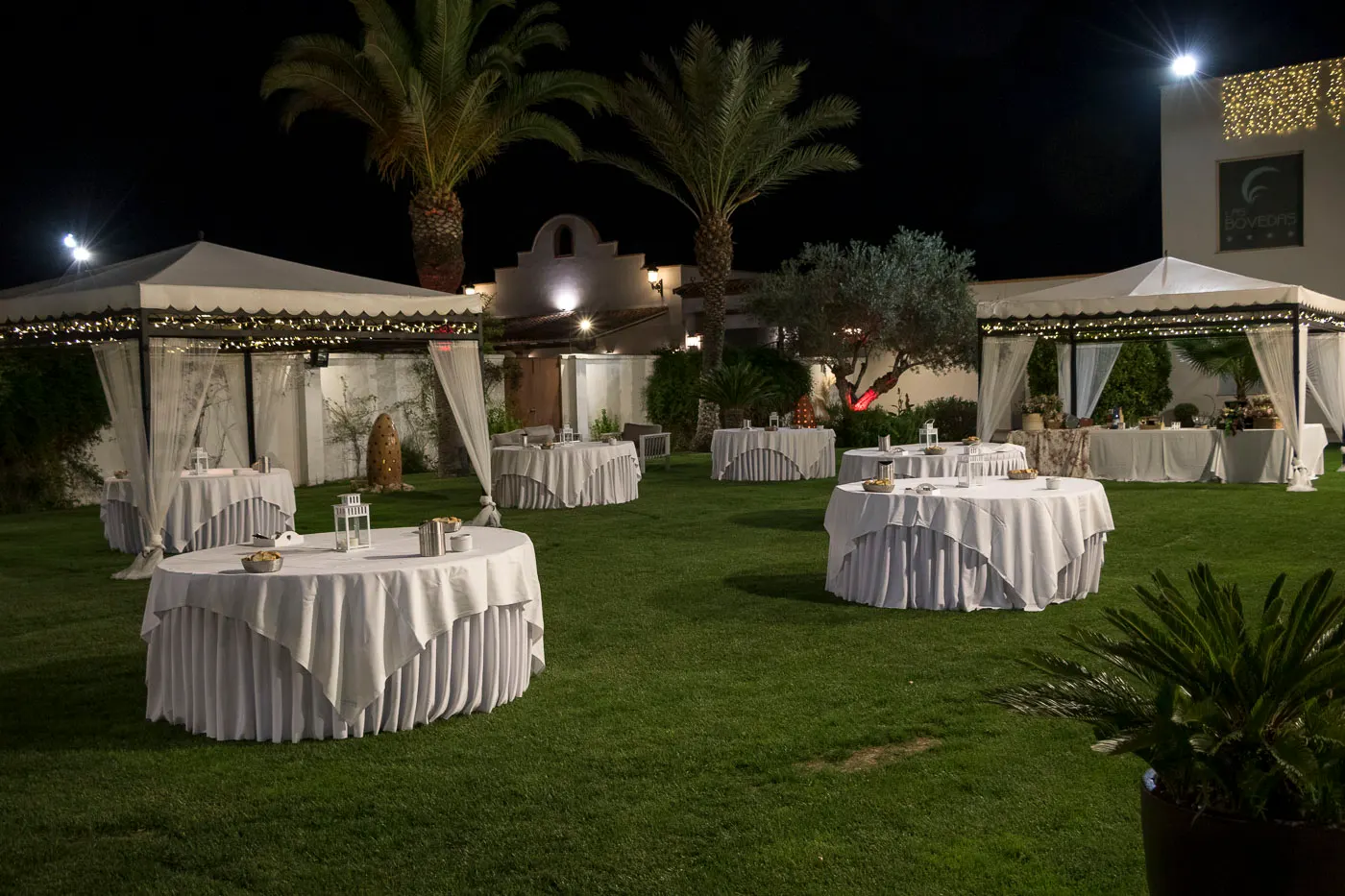 Jardines del Hotel Las Bóvedas durante una boda al aire libre