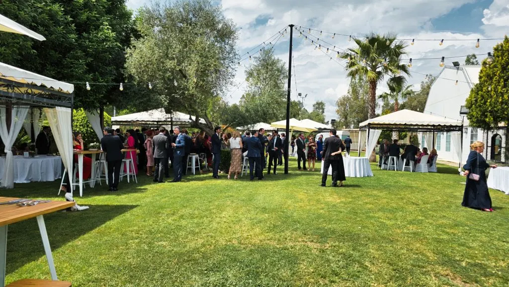 Jardines del Hotel Las Bóvedas durante una boda al aire libre