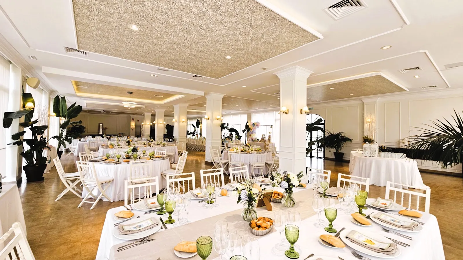 Salón Jazmín del Hotel Las Bóvedas montado para un banquete