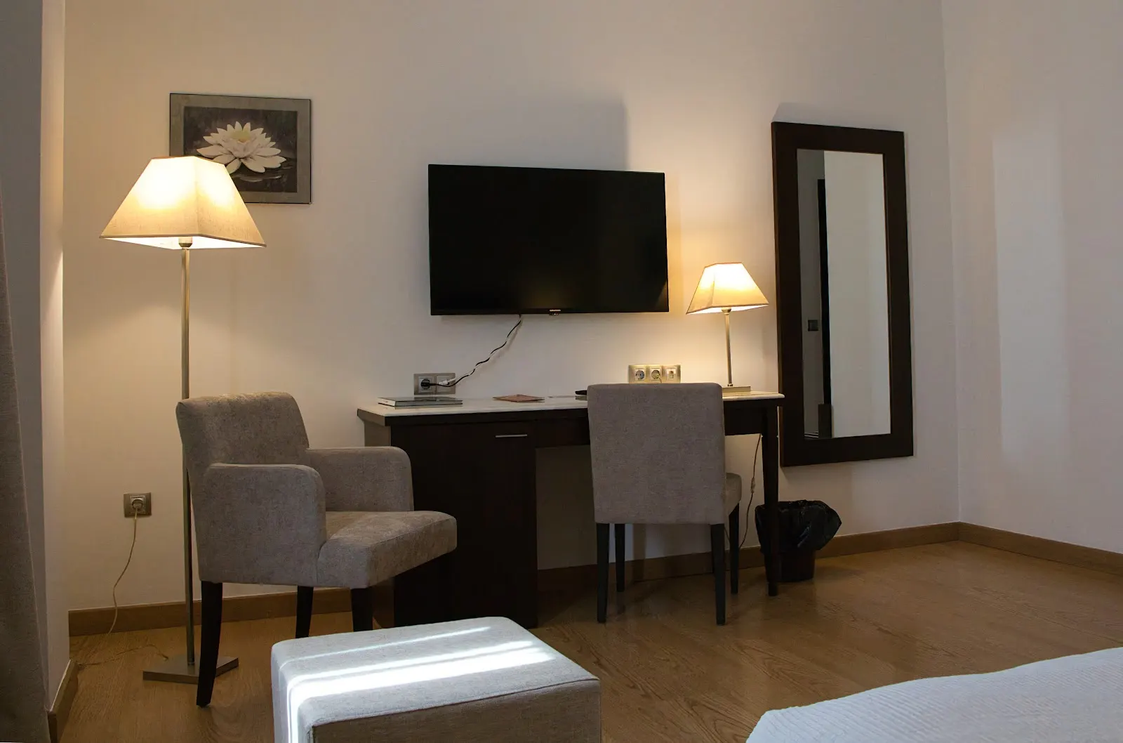 Habitación doble con cama extragrande del Hotel Las Bóvedas