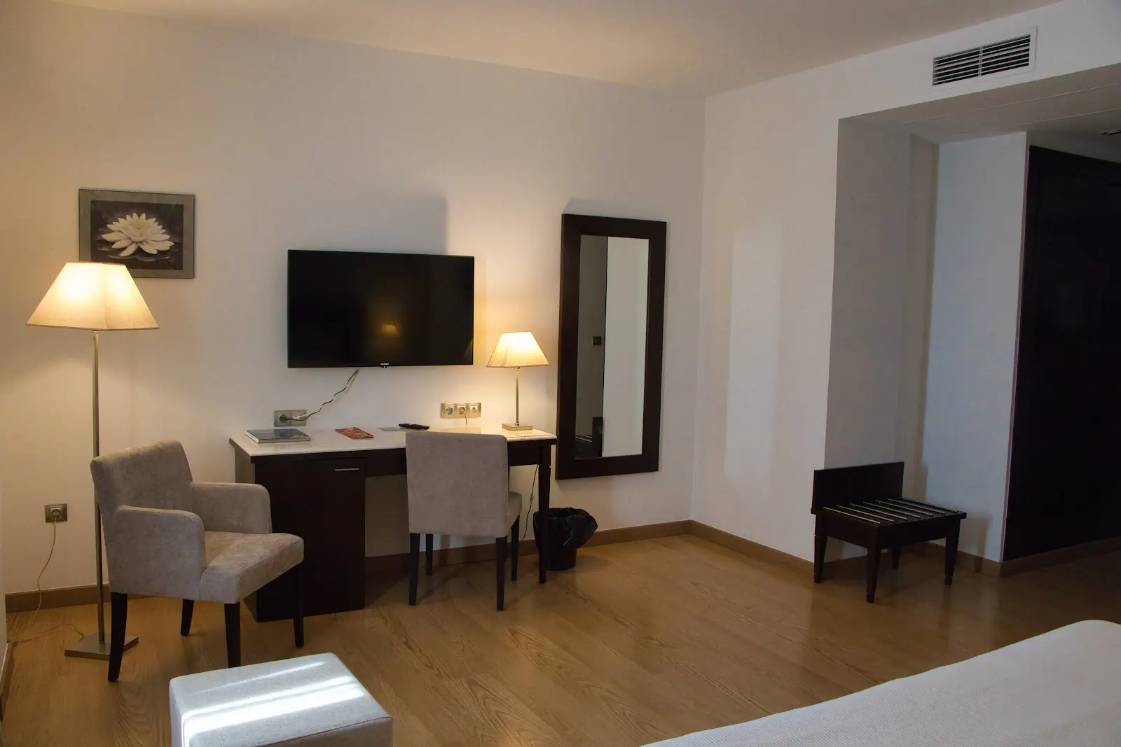 Habitación doble con cama extragrande del Hotel Las Bóvedas